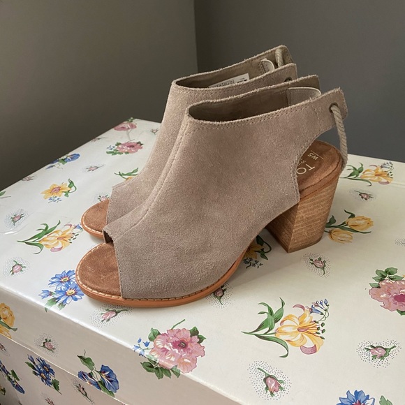 Toms Shoes - TOMS Peep Toe Suede Heel Size 5